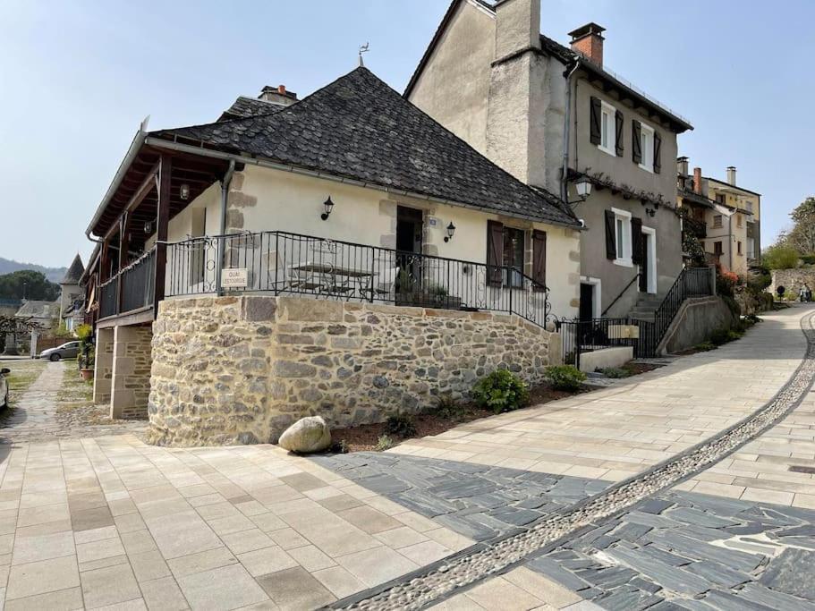Maison En Pierre Sur Les Quais De La Dordogne Argentat Exterior foto